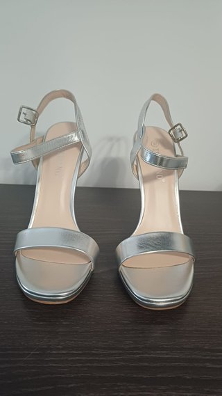 Sandalias de tacón alto plateadas