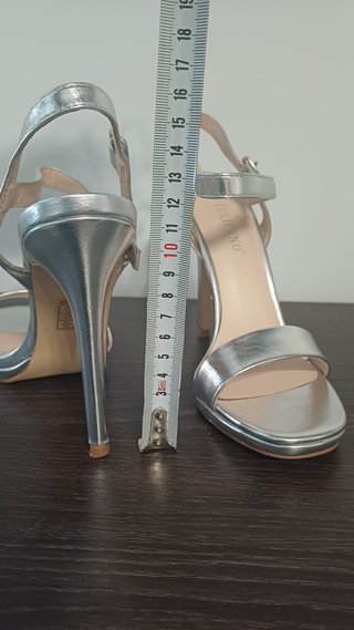 Sandalias de tacón alto plateadas