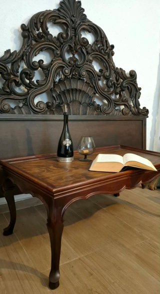Mesa de centro vintage restaurada madera  clásica