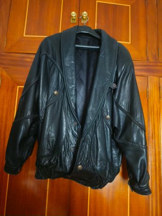 Cazadora cuero vintage negra
