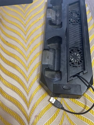 PlayStation 4 Slim cables mando y ventilación