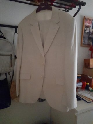 Traje hombre crudo muy buen estado