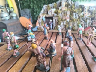 Belén artesanal con figuras
