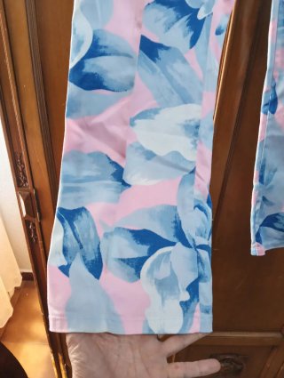 Pantalón estampado floral talla M. Nuevo. Ganga