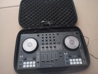Controlador DJ Native Instruments Traktor S3