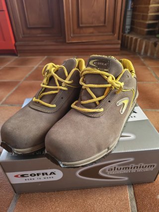 Zapatos de seguridad COFRA marrones y amarillos