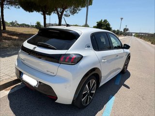 Peugeot e-208 2021