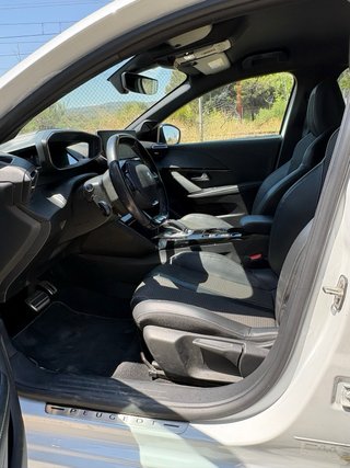Peugeot e-208 2021