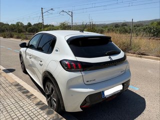 Peugeot e-208 2021