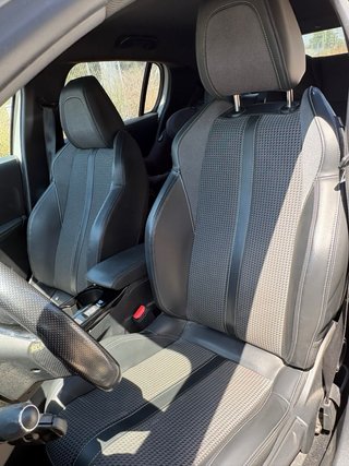 Peugeot e-208 2021