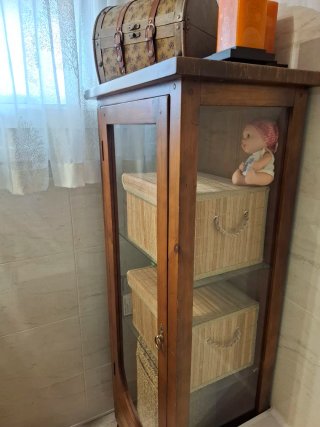 Vitrina madera maciza con cristal