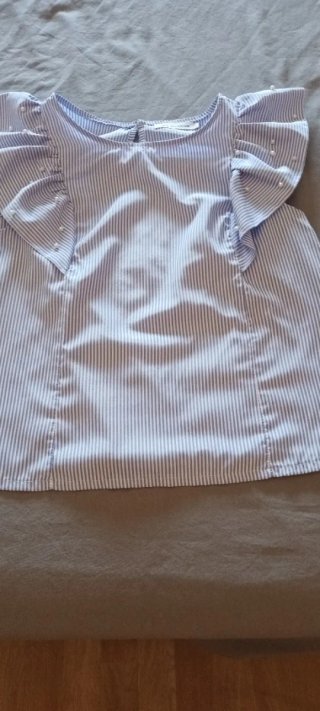 Blusa T-S con Rayas Perlas Volante