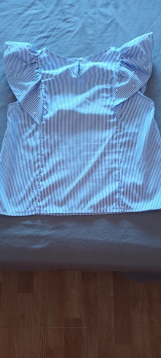 Blusa T-S con Rayas Perlas Volante