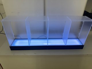 Vitrina escaparate de acrílico con iluminación LED