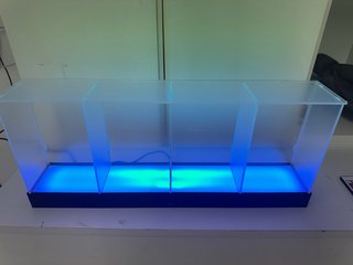 Vitrina escaparate de acrílico con iluminación LED