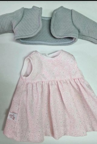 Muñeca bebé con peluche