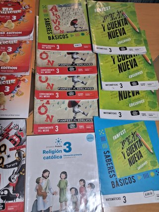 Libros de texto 3° Primaria Colegio karol Wojtyla