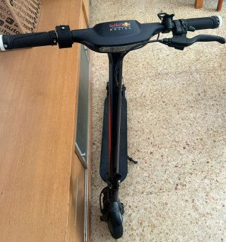 Patinete Eléctrico Red Bull Racing