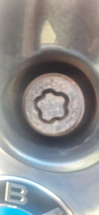Antirrobo Ruedas BMW Llave Especial