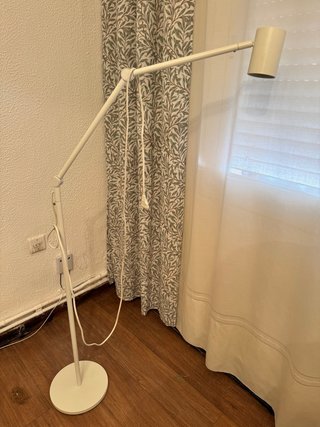 Lámpara de pie moderna blanca