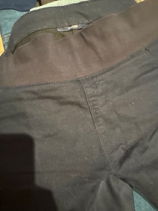 Pantalones premamá hay de varias tallas