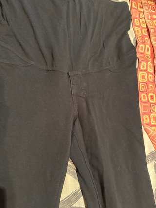 Pantalones premamá hay de varias tallas