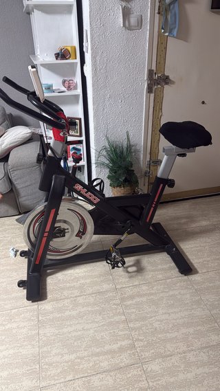 Bicicleta de Spinning Negra y Roja