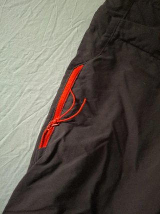 Pantalón de trekking ,uno color verde dorado...