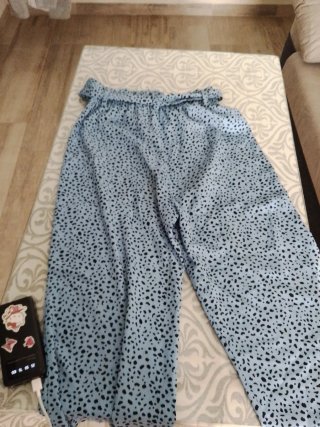 Pantalón estampado puntos Stradivarius
