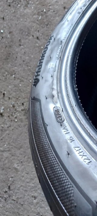 245/45 R19 102Y