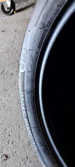 245/45 R19 102Y