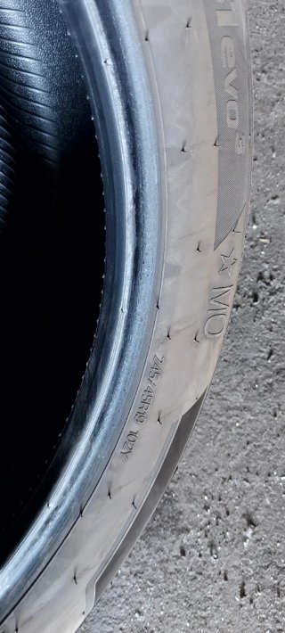 245/45 R19 102Y