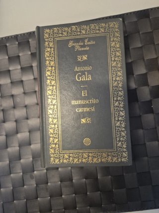 EL MANUSCRITO CARMESÍ