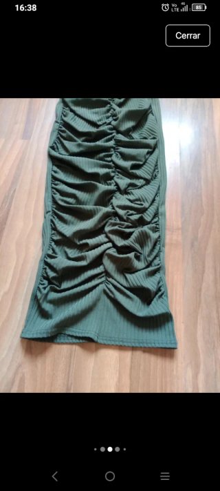 Vestido verde militar fruncido