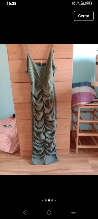 Vestido verde militar fruncido