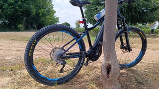 Bicicleta Eléctrica Giant Fathom Negra