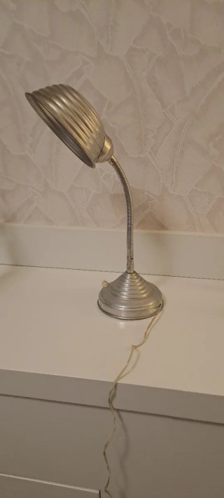Lámpara de escritorio vintage metálica