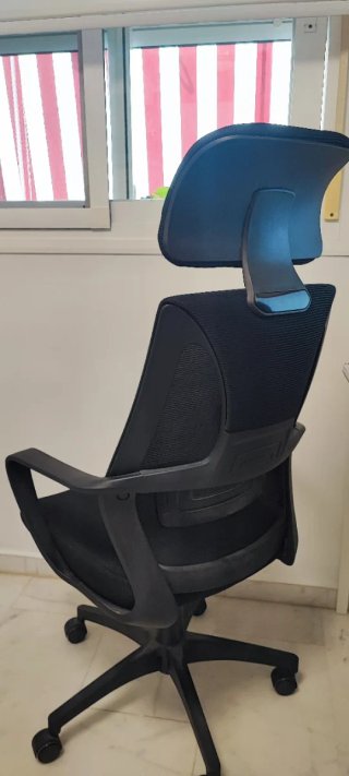 Silla ergonómica de oficina negra