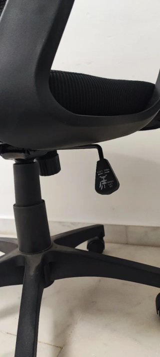 Silla ergonómica de oficina negra