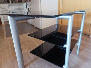 Mesa de televisor. SE VENDE EN OROPESA