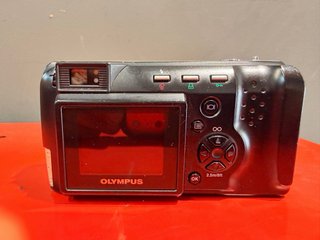 Olympus CAMEDIA C-990 ZS Digital Camera