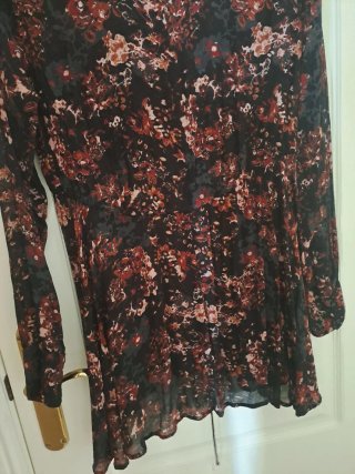 Vestido Zara floral negro y rojo
