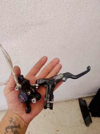 Se vende frenos hidraulicos para bici y patinete