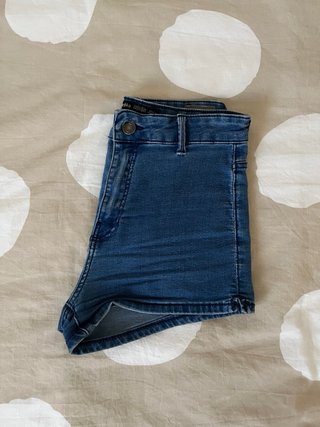 Pantalón corto vaquero azul Bershka