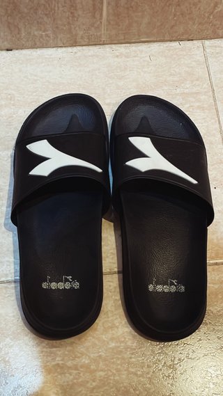 Chanclas Diadora Negras y Blancas