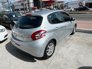 Peugeot 208 2013