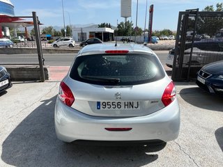 Peugeot 208 2013