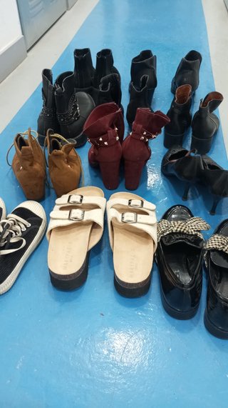 Lote 11 pares botines y zapas mujer