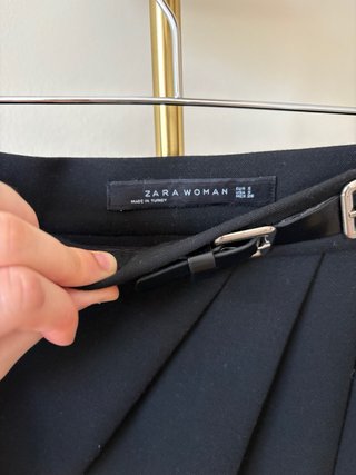 Falda Zara negra con cinturón