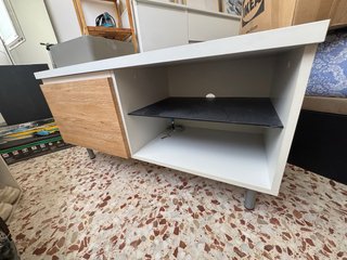 Mueble TV blanco y madera